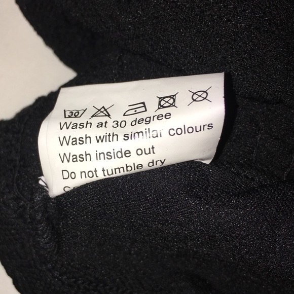 LF | VVNVVN Crop Top - Picture 6 of 6